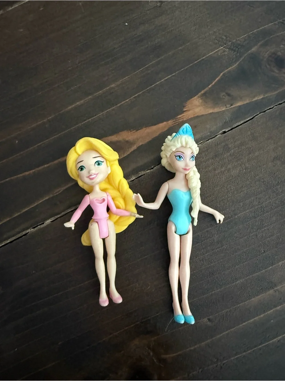 Disney Magic Clip Dolls Elsa and Rapunzel